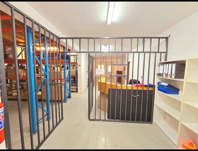 273M² WAREHOUSE FOR SALE IN KYA SANDS